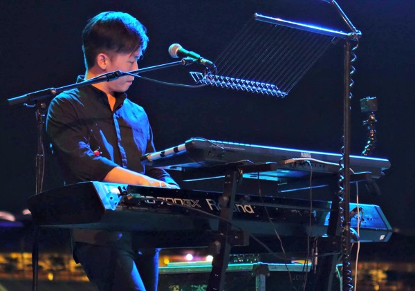 Jerry-keyboardist-performer